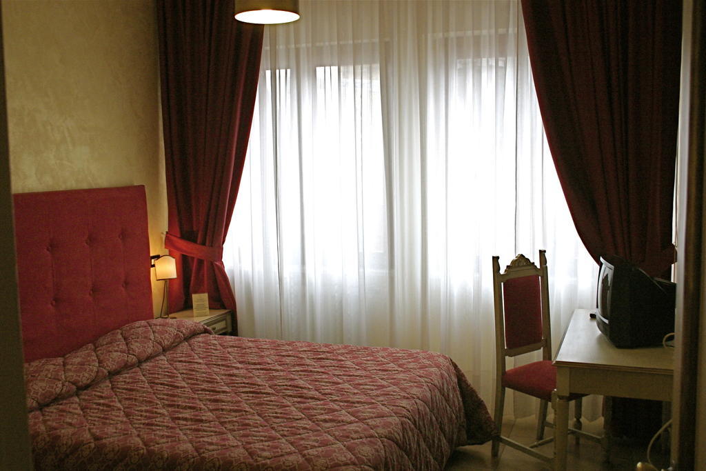 Hotel Fiordigigli LʼAquila Esterno foto