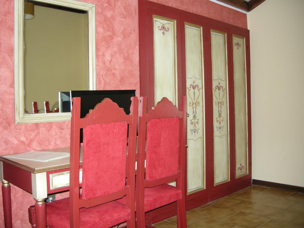 Hotel Fiordigigli LʼAquila Camera foto