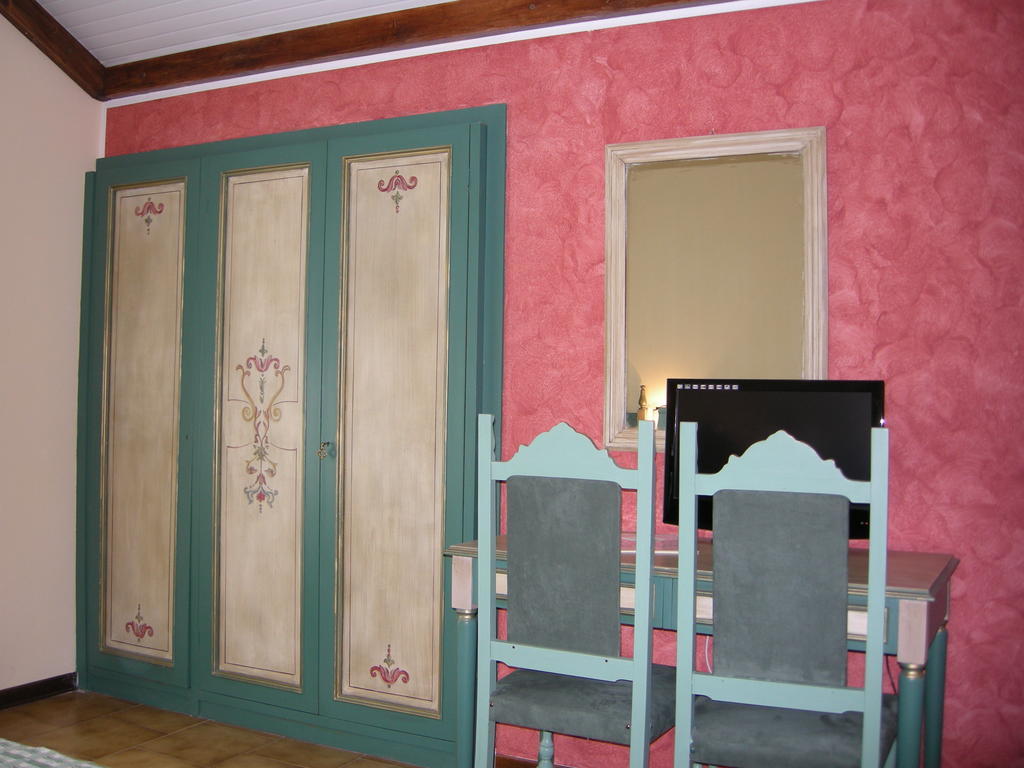 Hotel Fiordigigli LʼAquila Camera foto