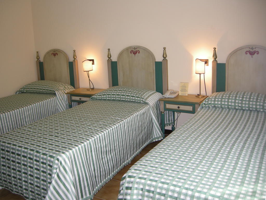 Hotel Fiordigigli LʼAquila Camera foto