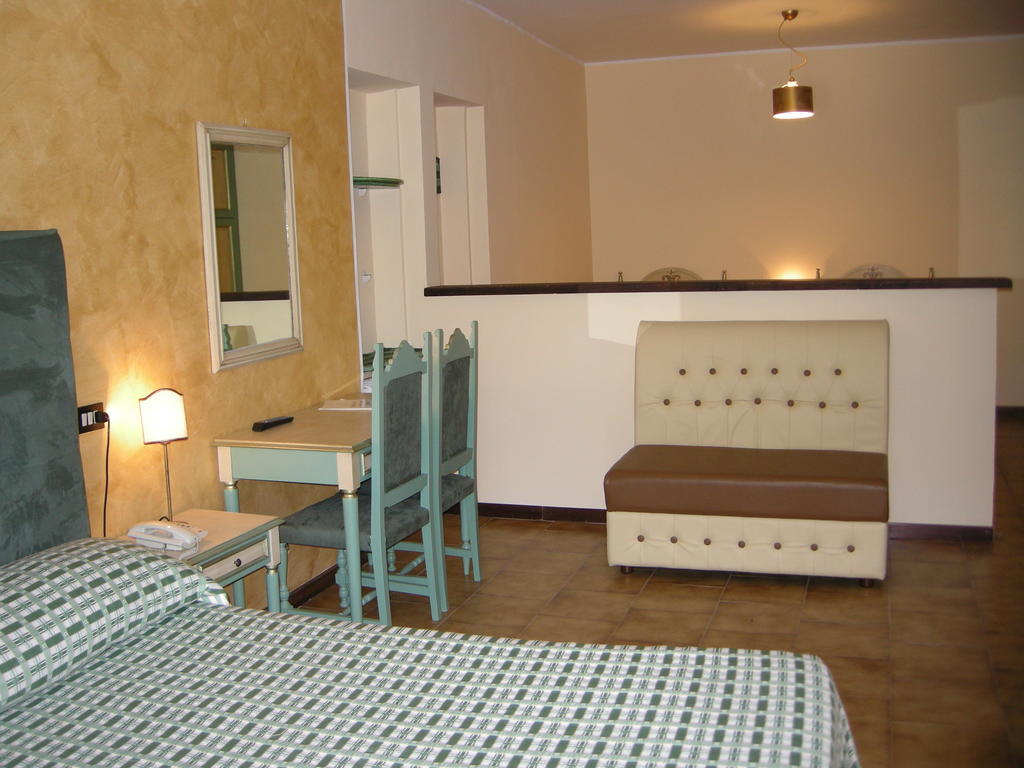 Hotel Fiordigigli LʼAquila Camera foto